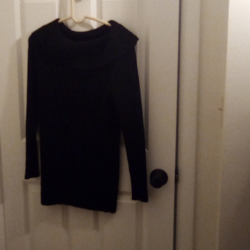 Long sleeved cowl neck black w/silver long sweater